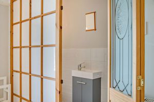 En-suite- click for photo gallery